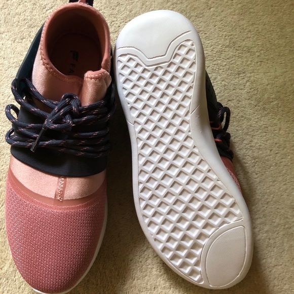 Fabletic 🎾👟 - Picture 2 of 2